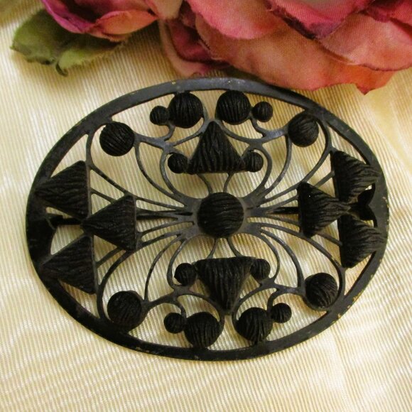 VICTORIAN Black Crepe Stone Mourning Brooch ~ Huge ANTIQUE Black Glass Brooch - Picture 1 of 15